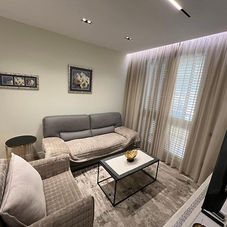 Center View Luxury Apartment ติรานา ภายนอก รูปภาพ