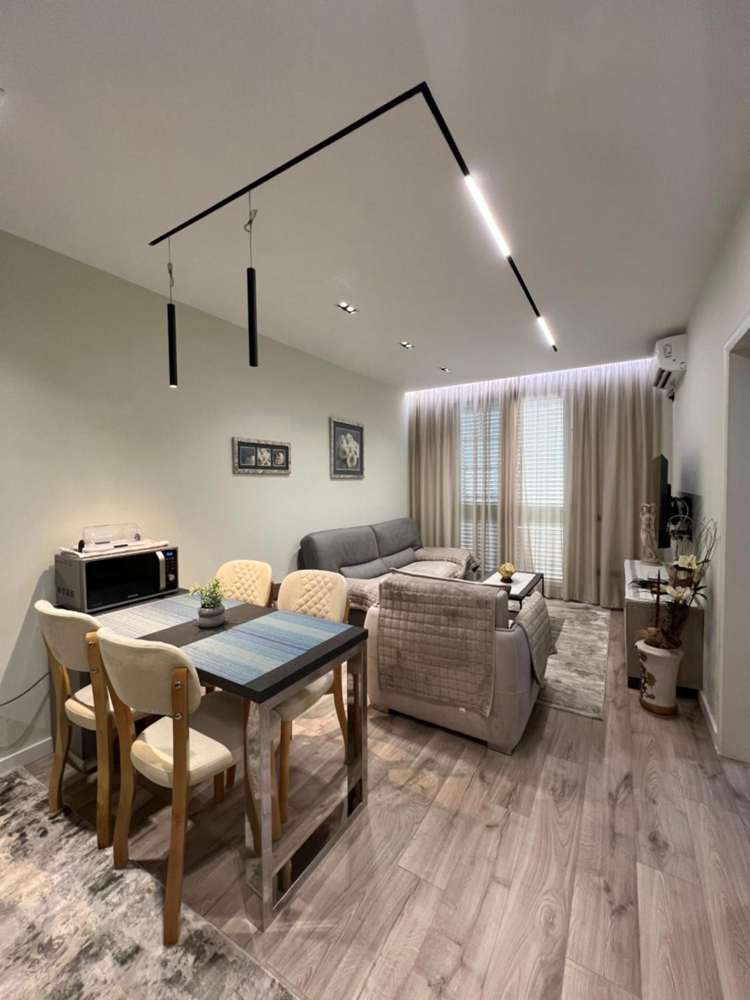 Center View Luxury Apartment ติรานา ภายนอก รูปภาพ