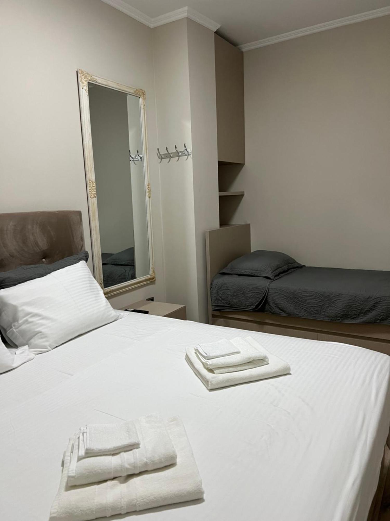 Center View Luxury Apartment ติรานา ภายนอก รูปภาพ