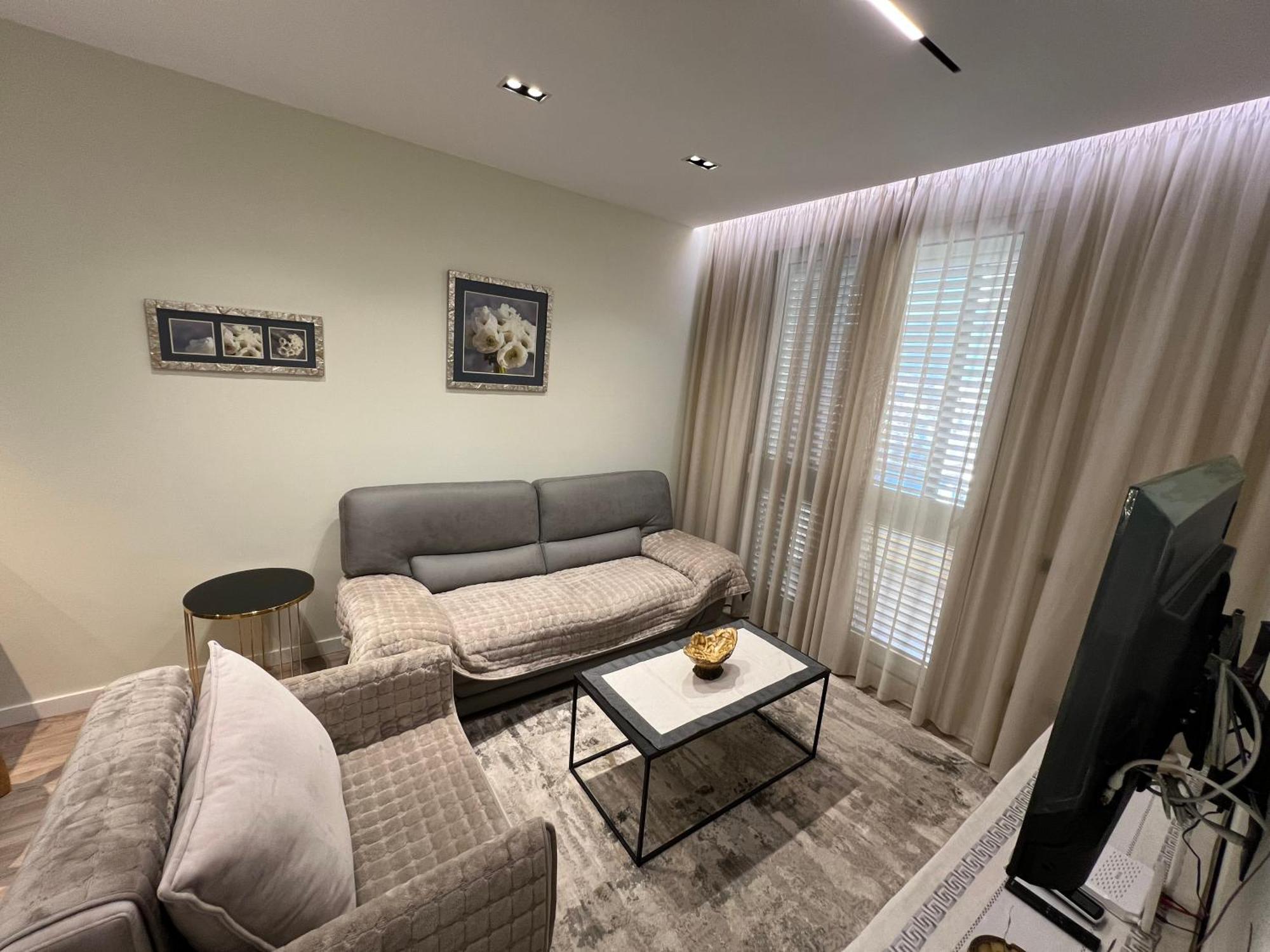 Center View Luxury Apartment ติรานา ภายนอก รูปภาพ